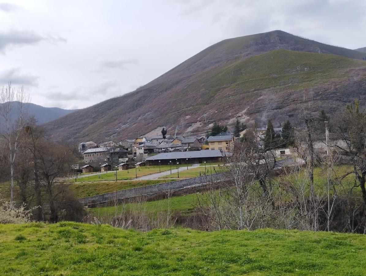 Camping La Zarapica - Palacios Del Sil Luaran gambar