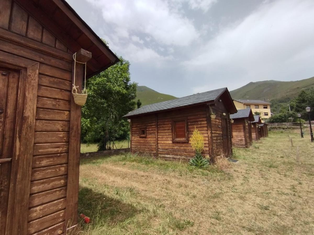 Camping La Zarapica - Palacios Del Sil Luaran gambar