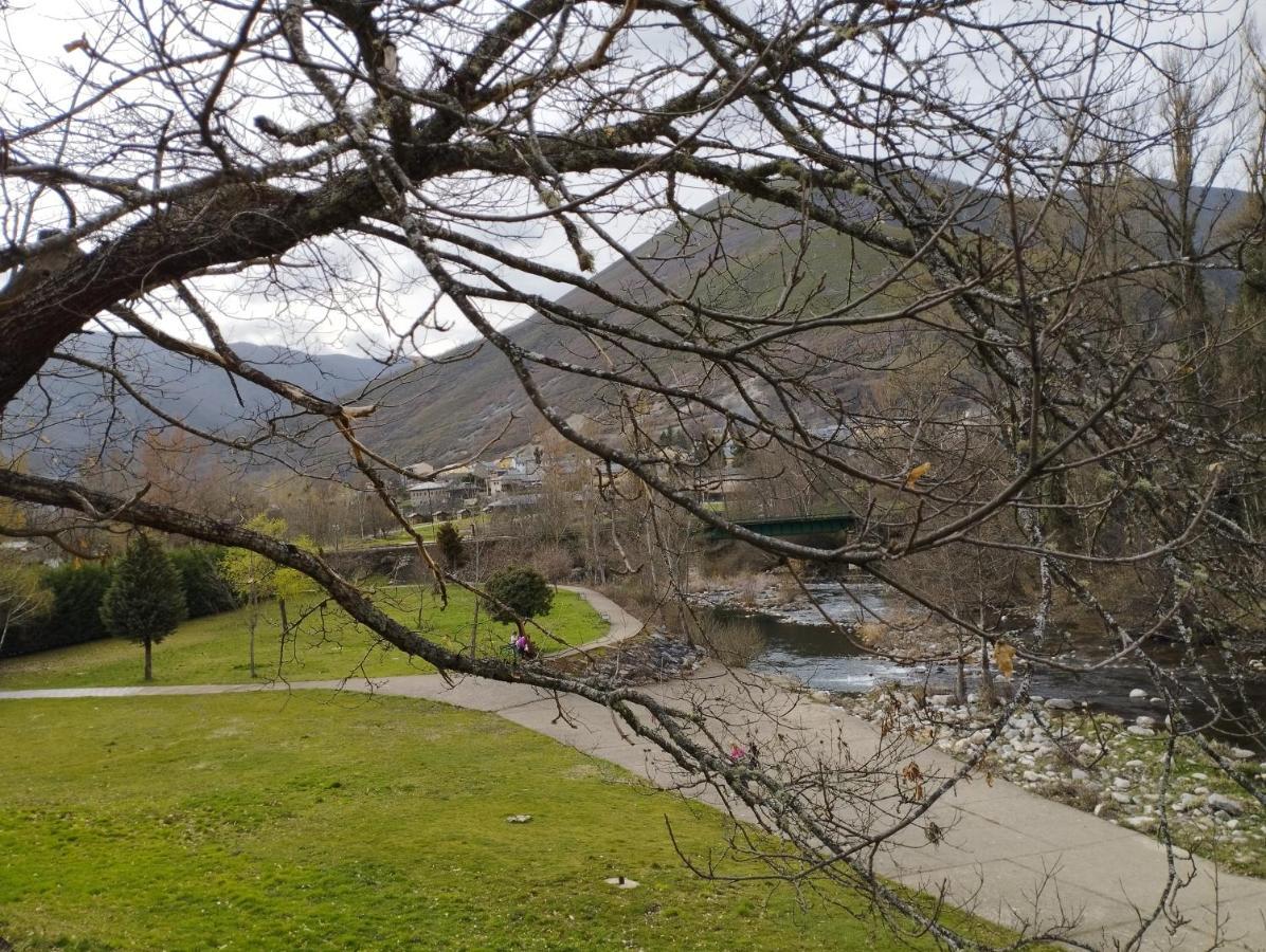 Camping La Zarapica - Palacios Del Sil Luaran gambar