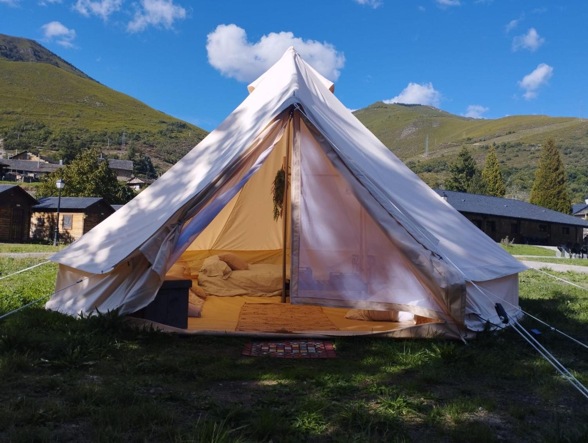 Camping La Zarapica - Palacios Del Sil Luaran gambar